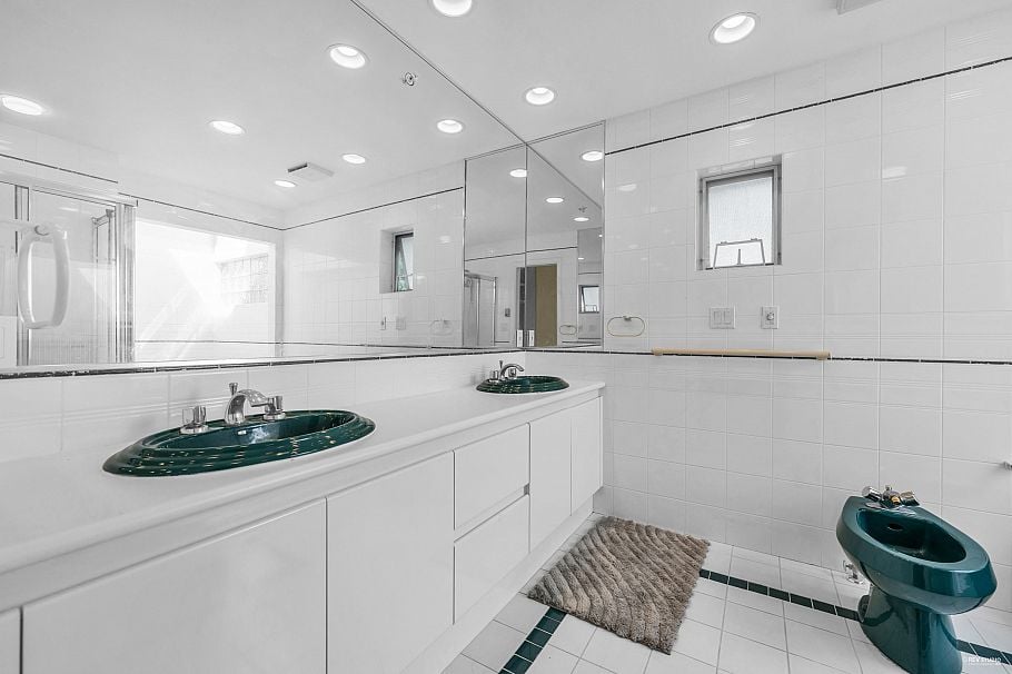 3091 W 38th Avenue Vancouver, BC - 21