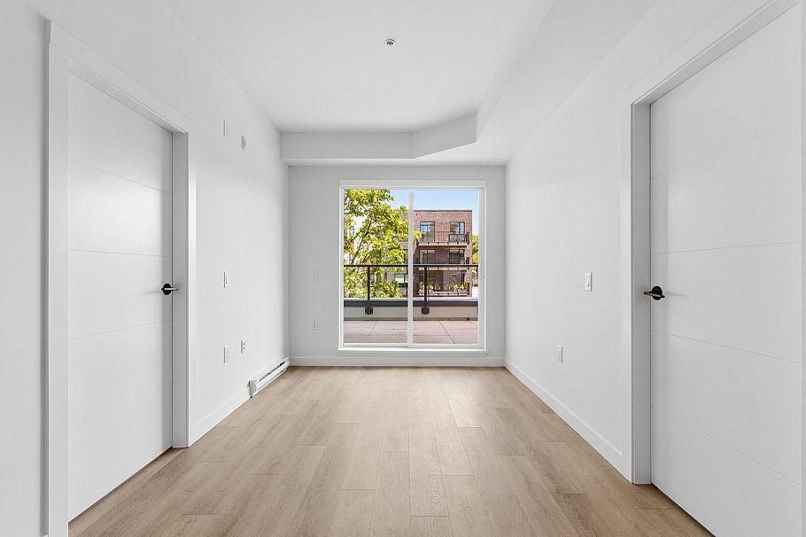 403 2268 E Broadway Vancouver, BC - 5