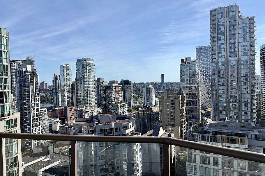 2607 1189 Howe Street Vancouver, BC - 2