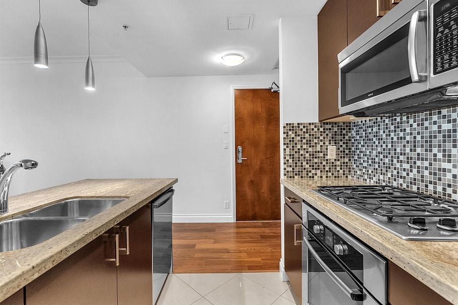 901 172 Victory Ship Way North Vancouver, BC - 9