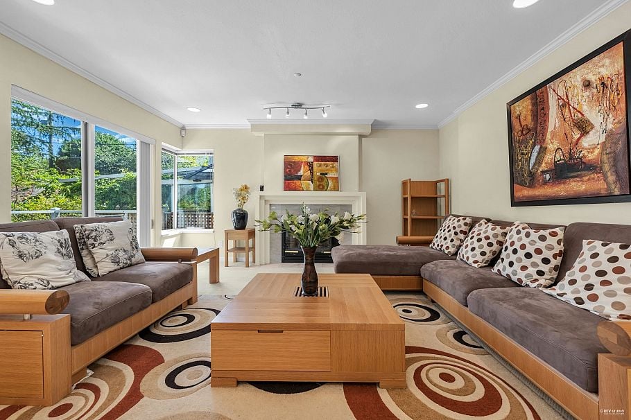 3091 W 38th Avenue Vancouver, BC - 2