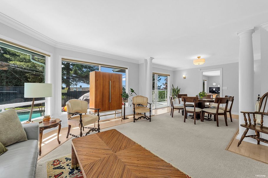 111 Sandringham Crescent North Vancouver, BC - 8