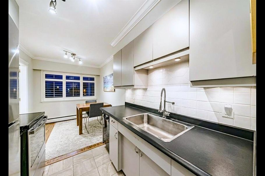 305 2430 Point Grey Road Vancouver, BC - 5