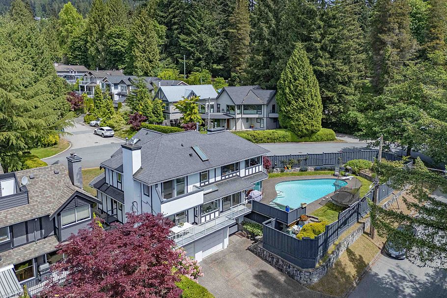 111 Sandringham Crescent North Vancouver, BC - 38