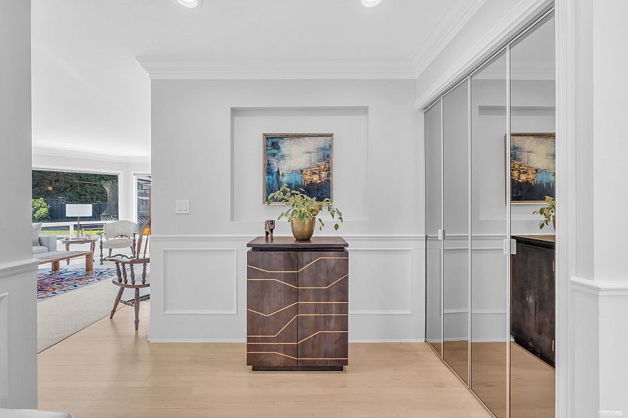 111 Sandringham Crescent North Vancouver, BC - 5