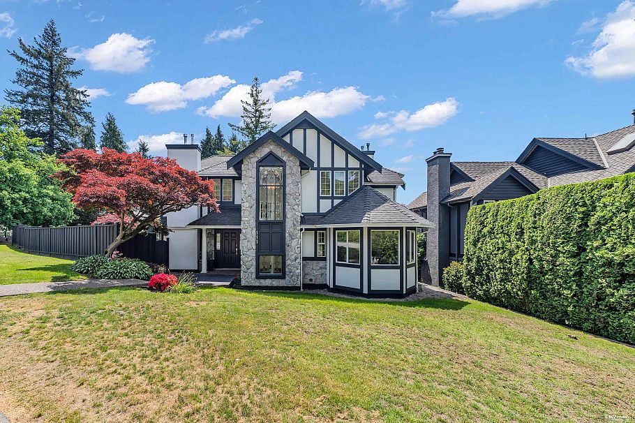 111 Sandringham Crescent North Vancouver, BC - 1