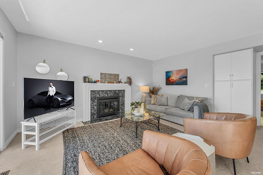 111 Sandringham Crescent North Vancouver, BC - 15