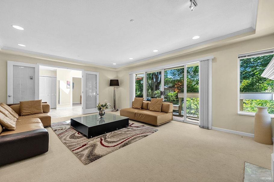 3091 W 38th Avenue Vancouver, BC - 4