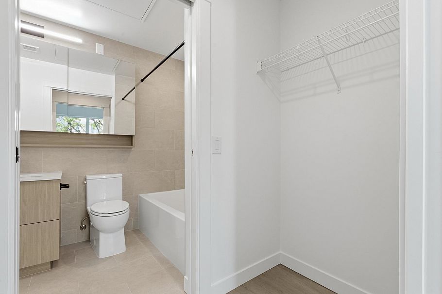 403 2268 E Broadway Vancouver, BC - 11