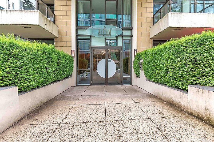 901 172 Victory Ship Way North Vancouver, BC - 30