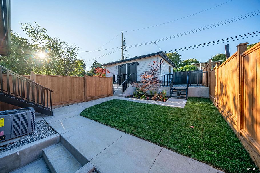 1167 E 63rd Avenue Vancouver, BC - 32