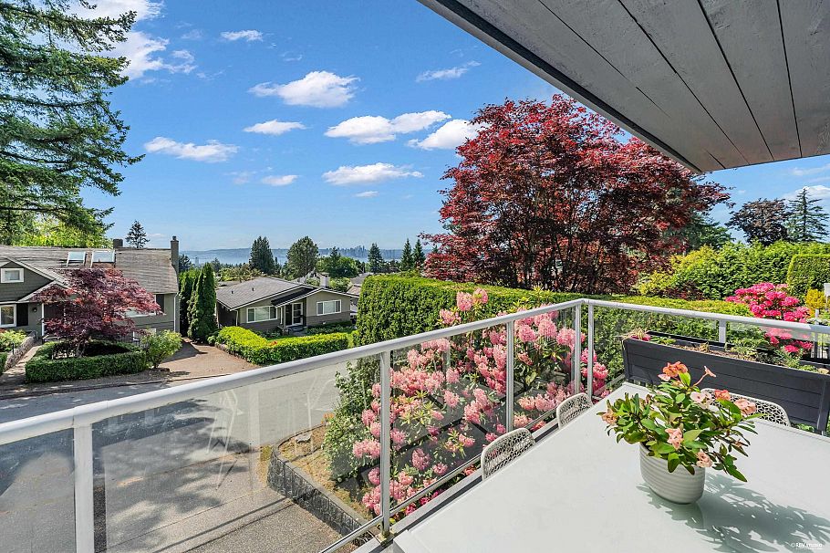 111 Sandringham Crescent North Vancouver, BC - 19