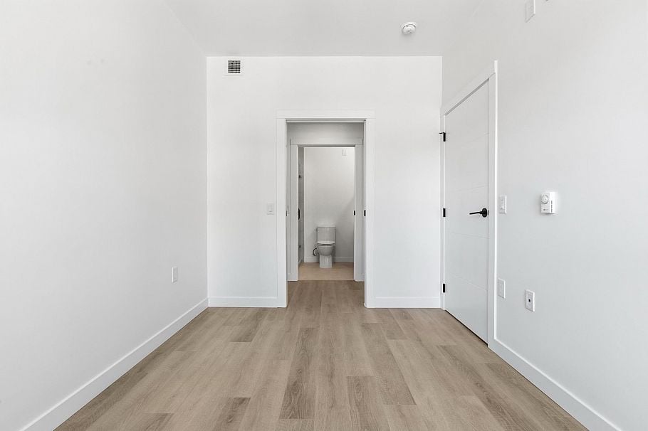 203 2268 E Broadway Vancouver, BC - 9