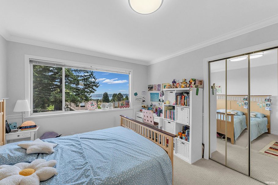 111 Sandringham Crescent North Vancouver, BC - 26