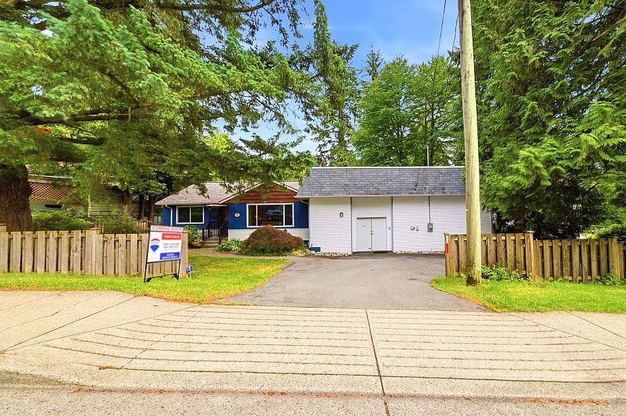 1611 Lynn Valley Road North Vancouver, BC - 5