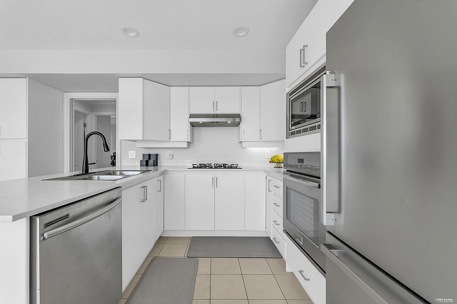 111 Sandringham Crescent North Vancouver, BC - 11