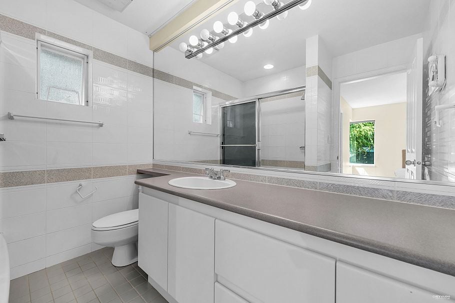 3091 W 38th Avenue Vancouver, BC - 25
