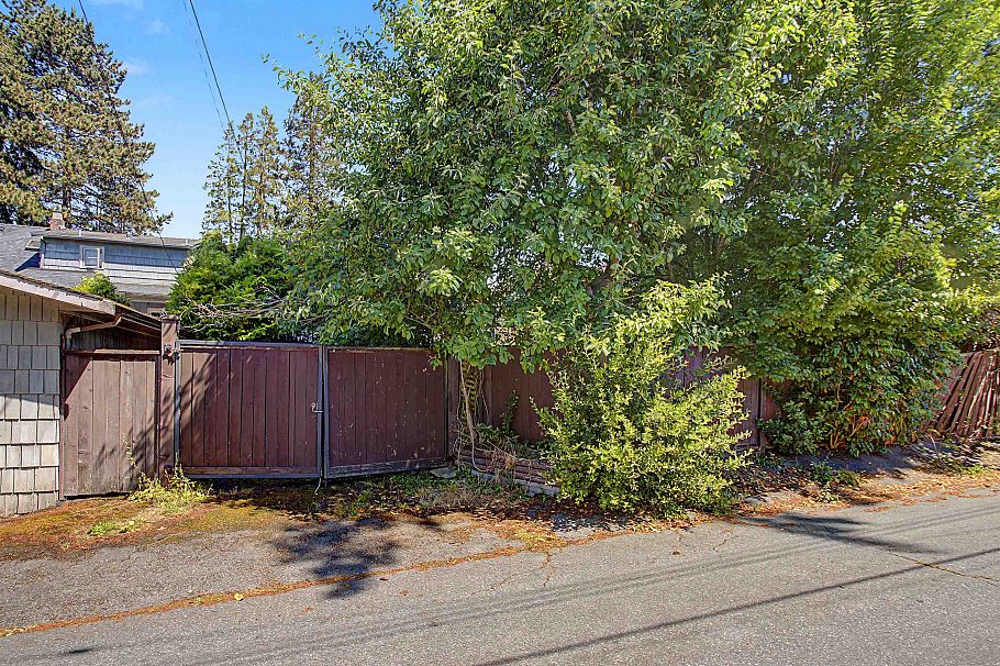 2812 W 33rd Avenue Vancouver, BC - 3