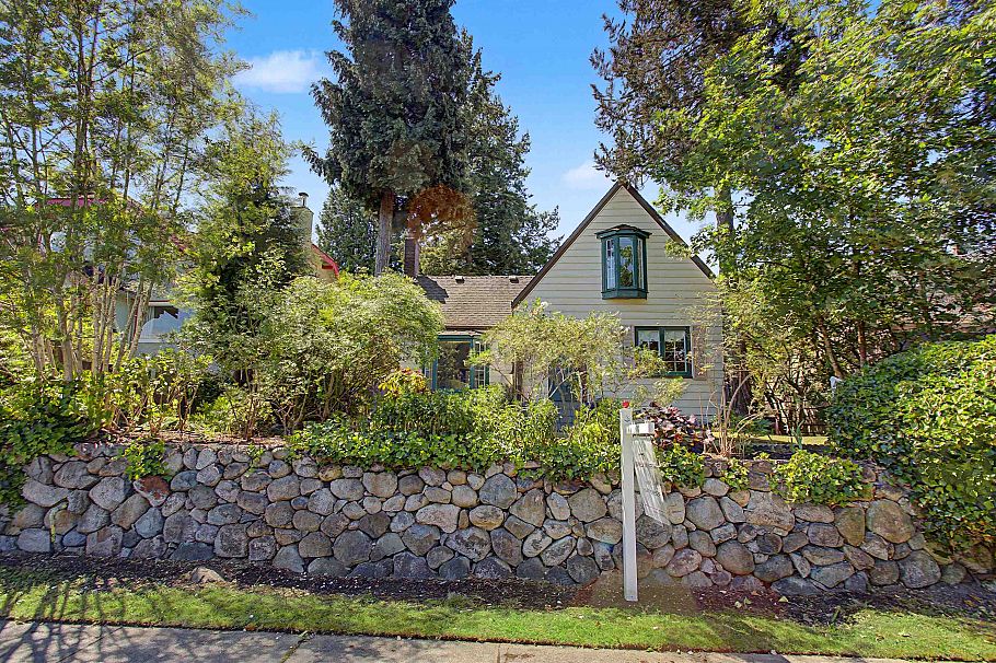 2812 W 33rd Avenue Vancouver, BC - 12