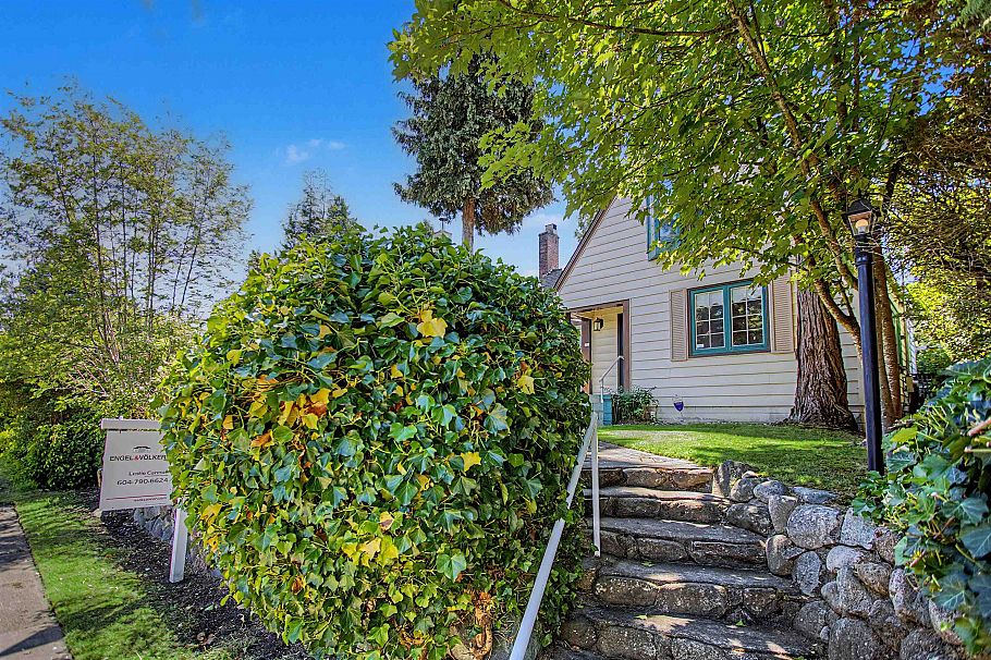 2812 W 33rd Avenue Vancouver, BC - 6