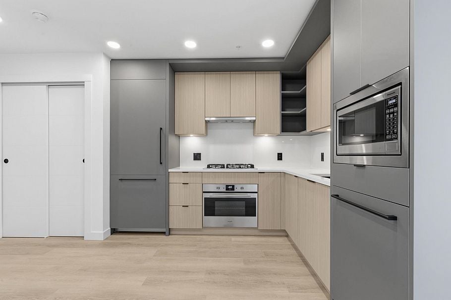 507 2268 E Broadway Vancouver, BC - 2