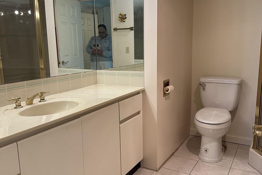 403 5425 Yew Street Vancouver, BC - 5