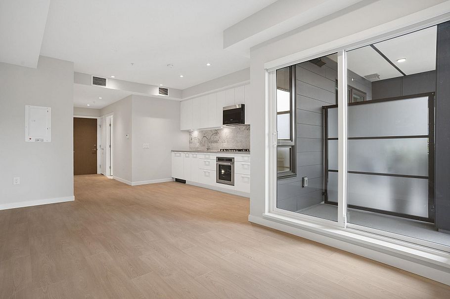 516 110 E 17th Street North Vancouver, BC - 1