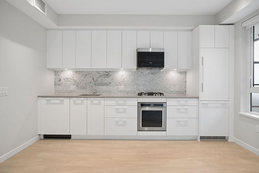 516 110 E 17th Street North Vancouver, BC - 4