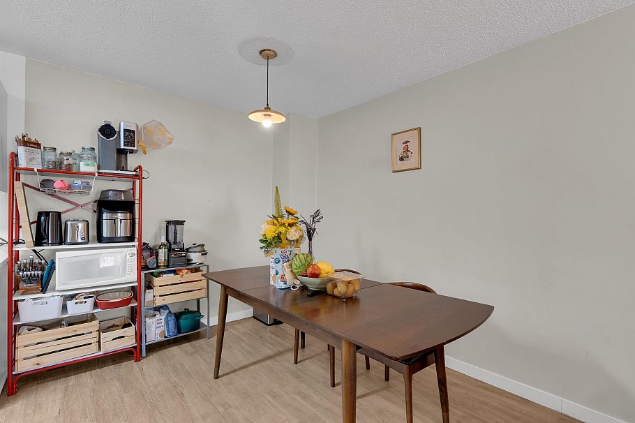 105 975 E Broadway Vancouver, BC - 9