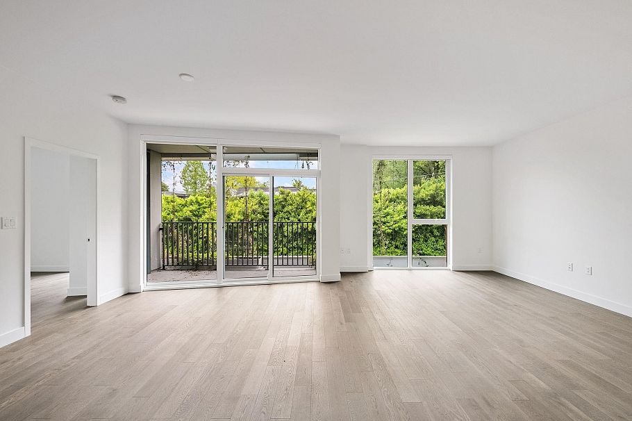 303 2888 Arbutus Street Vancouver, BC - 2