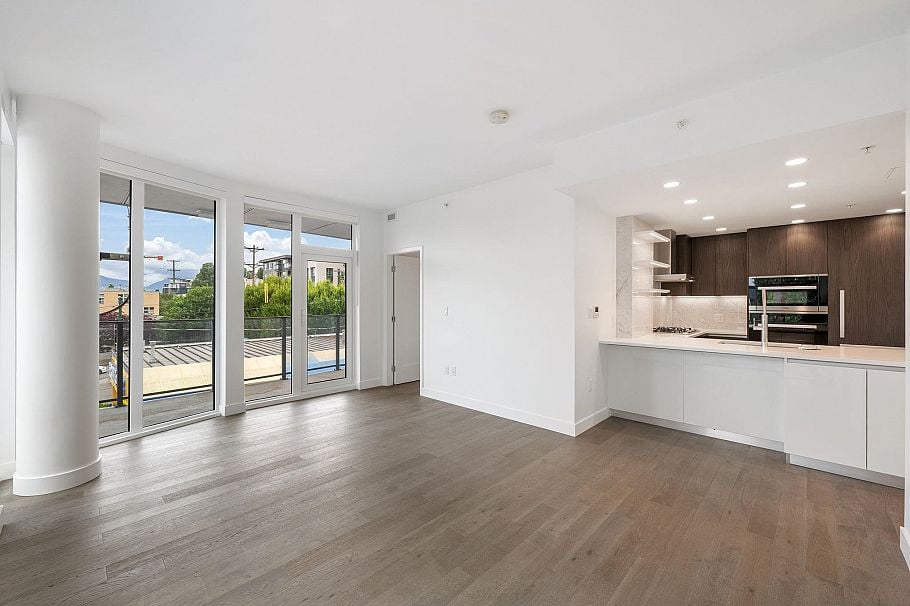 301 2888 Arbutus Street Vancouver, BC - 3