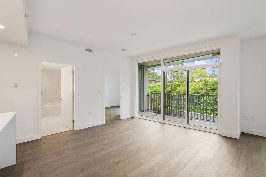 303 2888 Arbutus Street Vancouver, BC - 5
