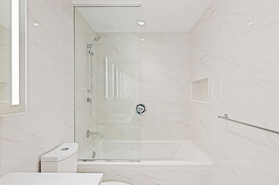 303 2888 Arbutus Street Vancouver, BC - 28