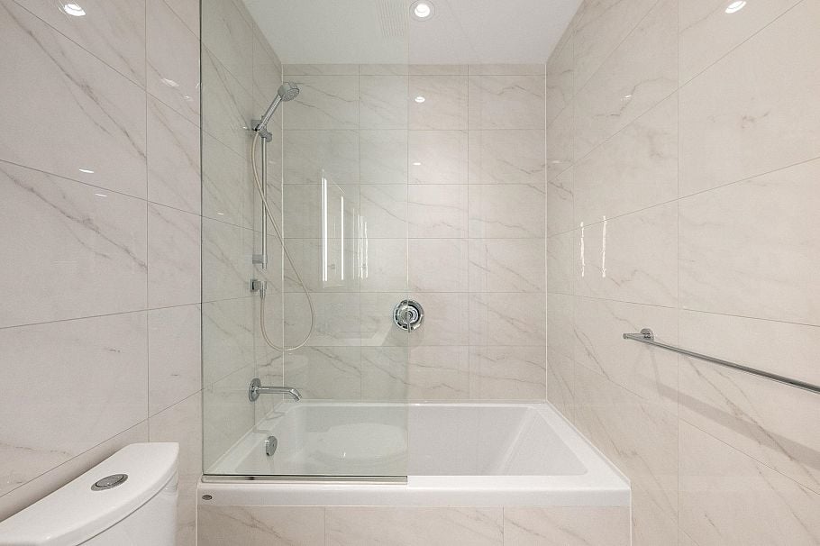 301 2888 Arbutus Street Vancouver, BC - 28