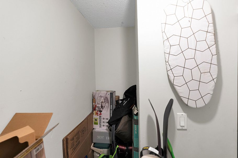 105 975 E Broadway Vancouver, BC - 17
