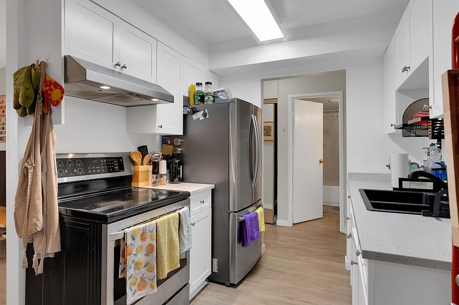 105 975 E Broadway Vancouver, BC - 12