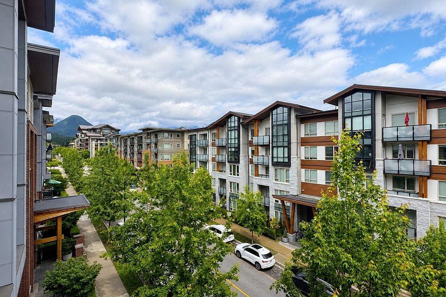 301 2651 Library Lane North Vancouver, BC - 23