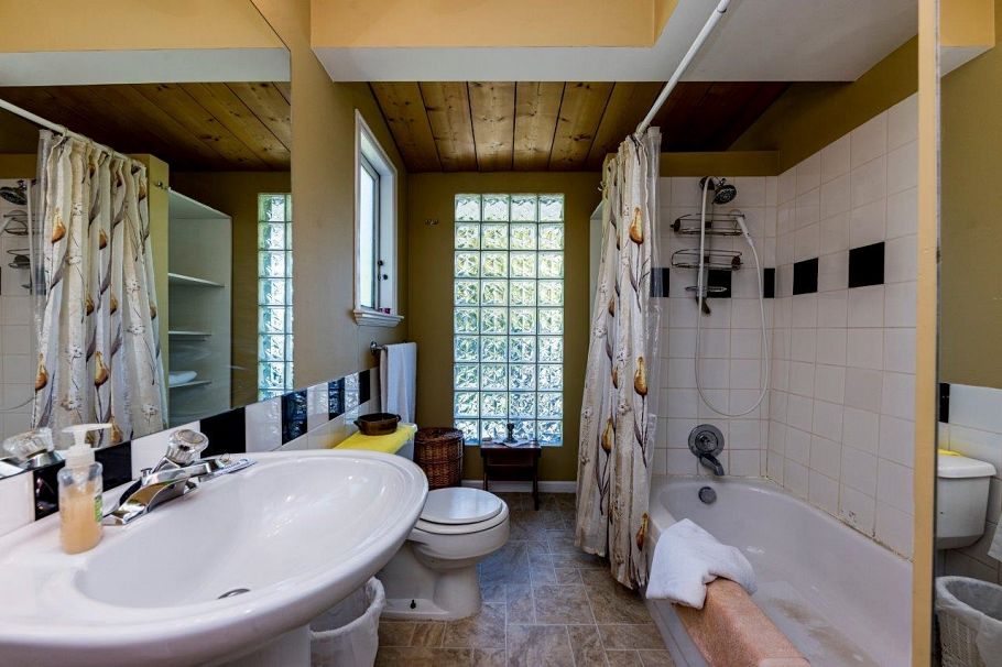 836 E 4th Street North Vancouver, BC - 16