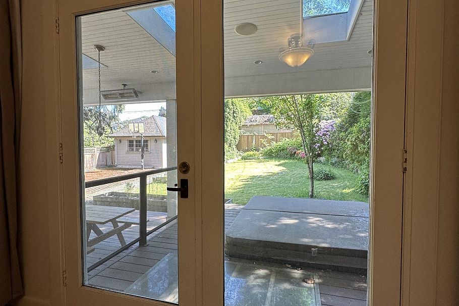 4678 W 3rd Avenue Vancouver, BC - 11