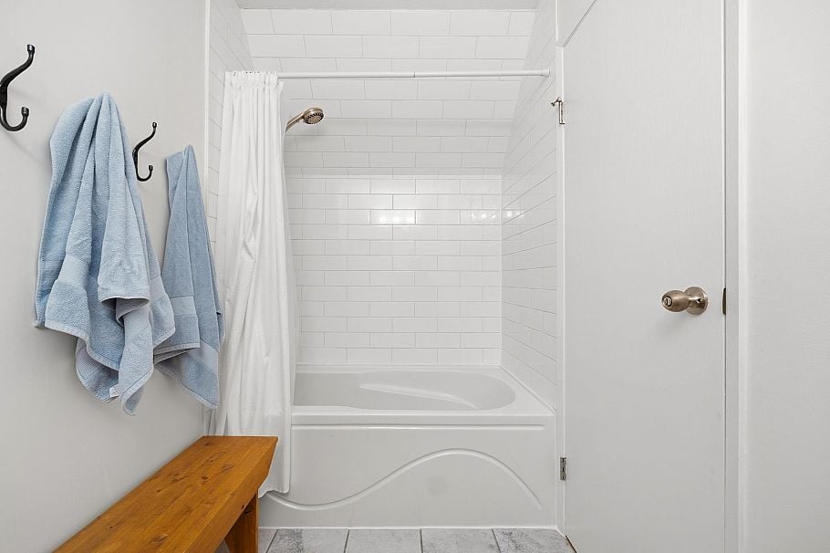 1309 Mahon Avenue North Vancouver, BC - 24