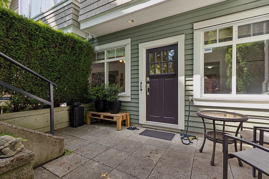 2487 W 39th Avenue Vancouver, BC - 2