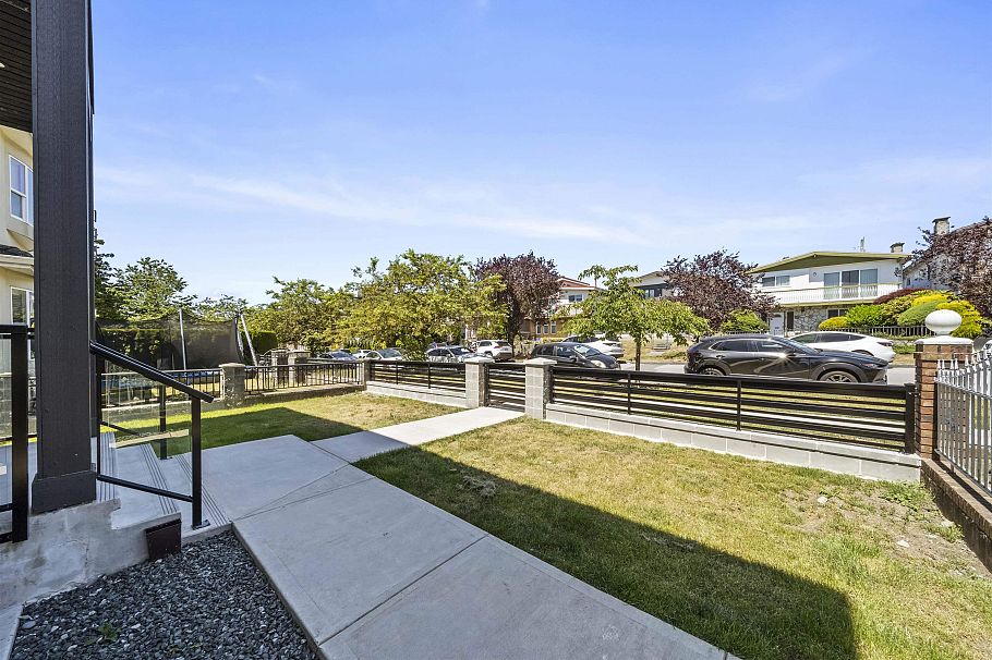 742 E 58th Avenue Vancouver, BC - 36