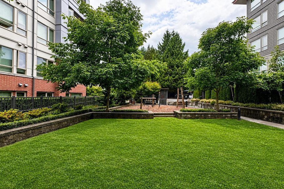 301 2651 Library Lane North Vancouver, BC - 21