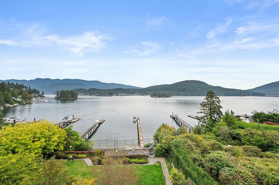 828 Beachview Drive North Vancouver, BC - 2