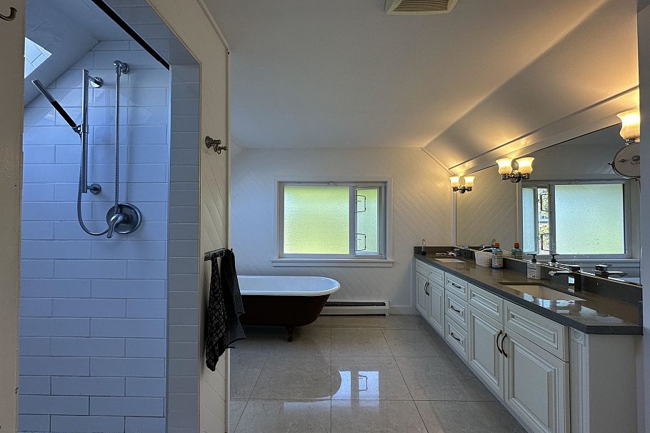 4678 W 3rd Avenue Vancouver, BC - 7