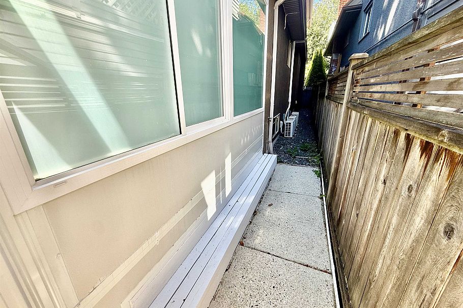 3488 W 30th Avenue Vancouver, BC - 9