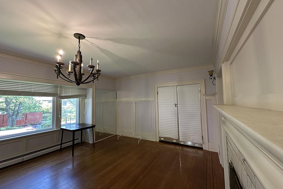 4678 W 3rd Avenue Vancouver, BC - 4