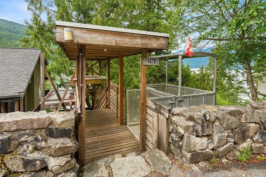 4678 Eastridge Road North Vancouver, BC - 4
