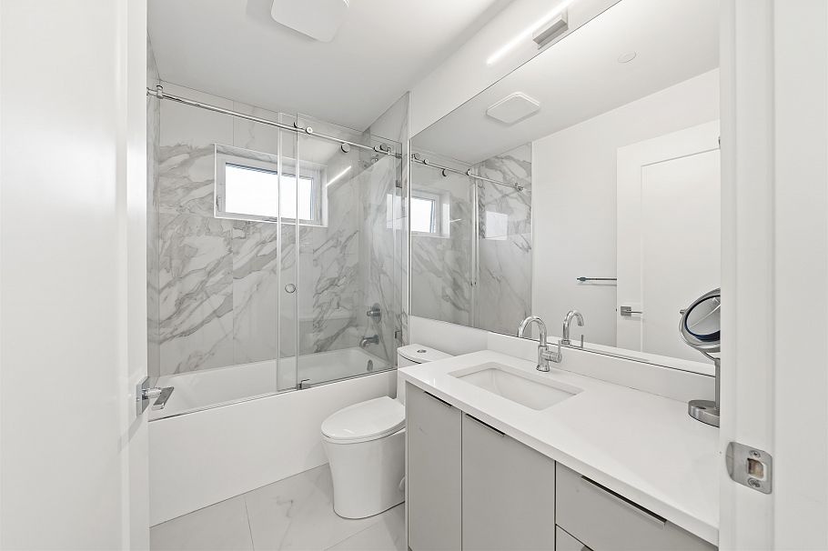 742 E 58th Avenue Vancouver, BC - 33