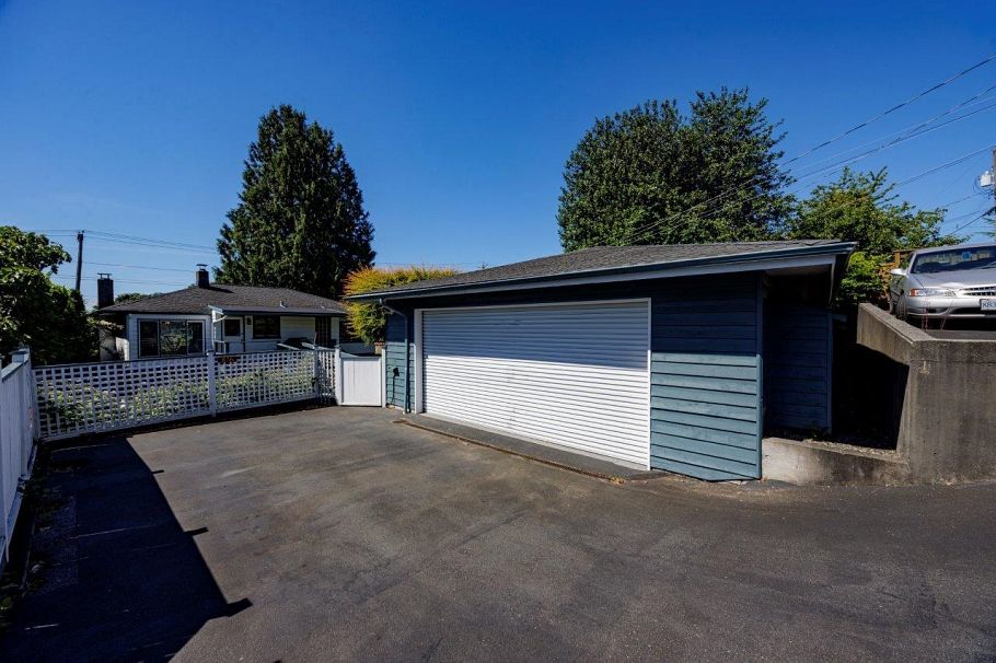 836 E 4th Street North Vancouver, BC - 20